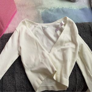 Urban outfitters cropped v neck long sleeve